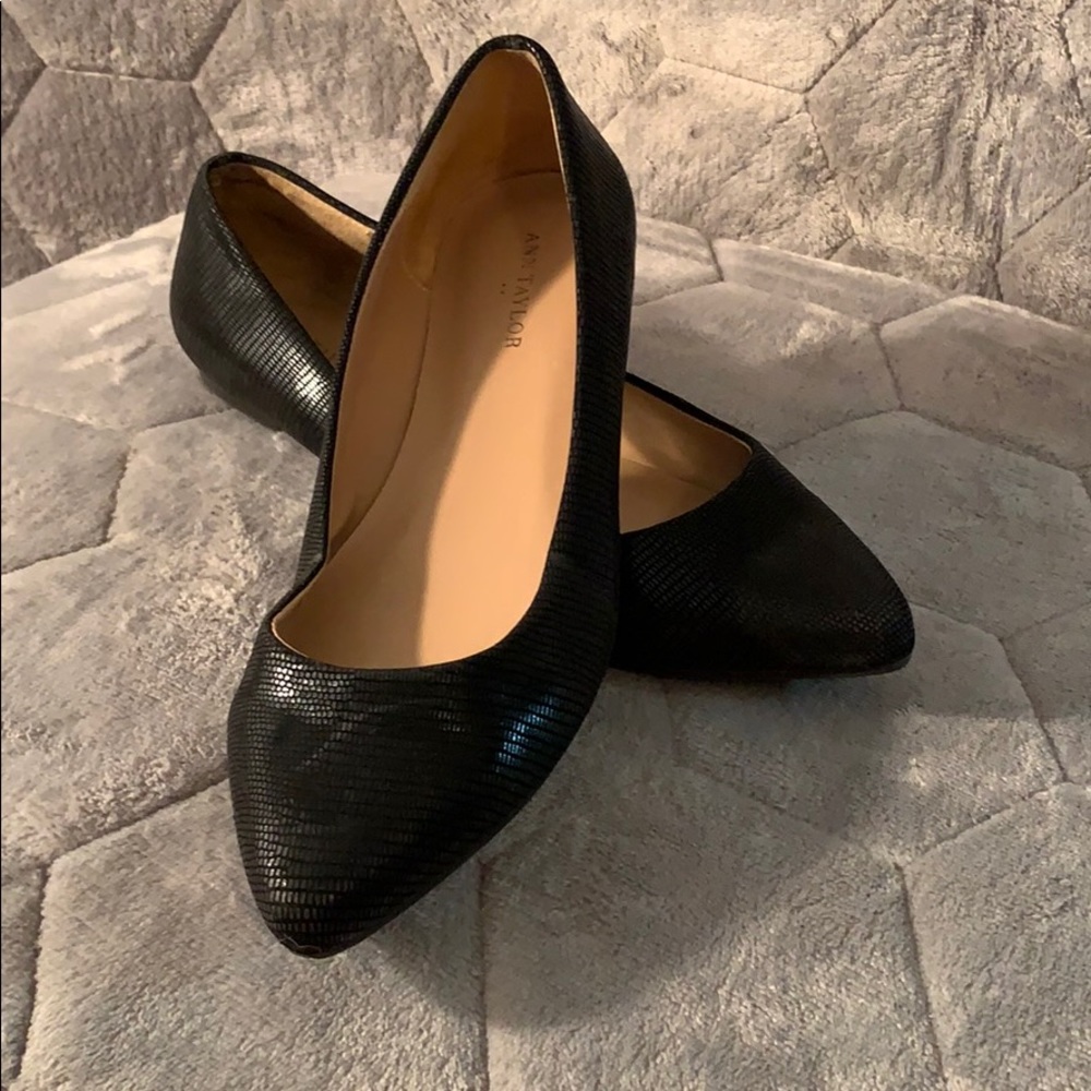 ANN TAYLOR Black Shiny Flats